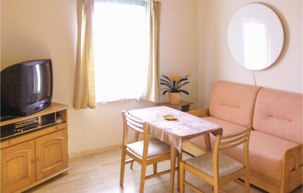 1 Bedroom Amazing Apartment In Settin Exterior foto